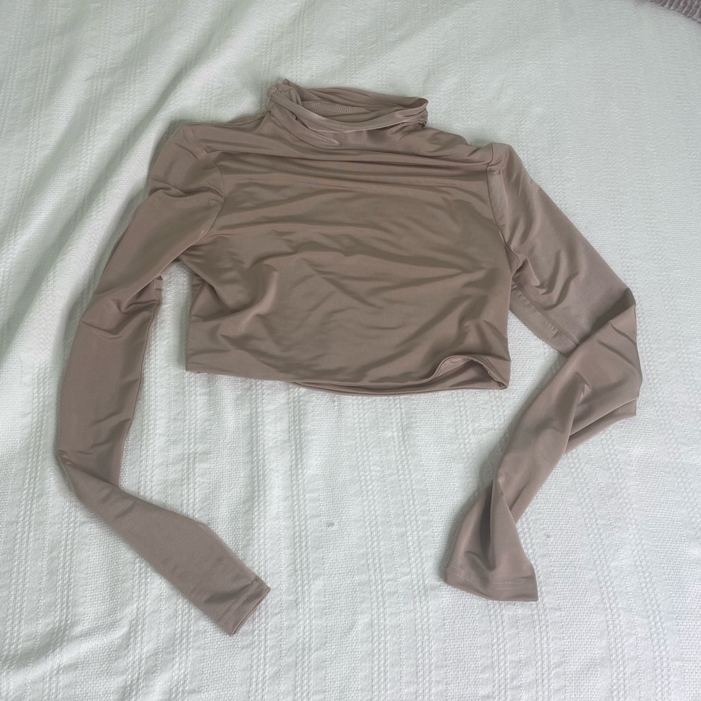 Mock neck long sleeve crop top
